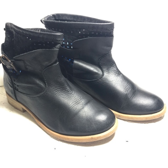 Cool way black leather booties - Picture 3 of 5